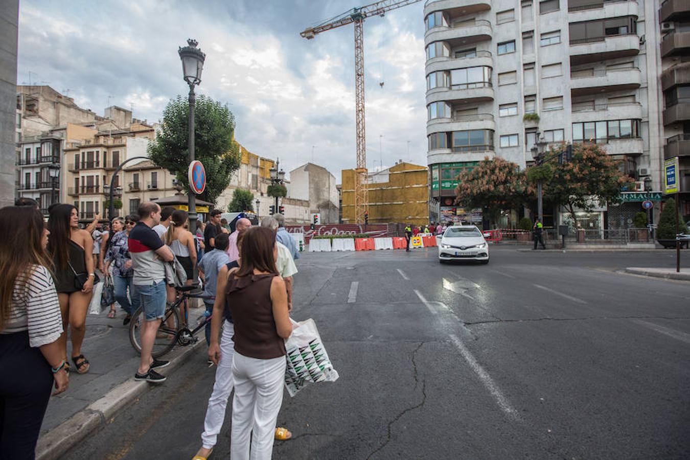Fotos: Las imágenes de los dos edificios desalojados en Granada por riesgo de derrumbe en las obras del antiguo Hotel Montecarlo