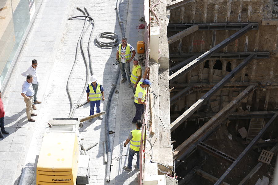 Así están los trabajos que ayer mantuvieron en vilo a vecinos y transeúntes en Puerta Real