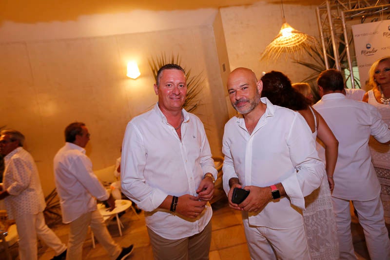 La fiesta veraniega del Mirador de Playa Granada, el centro de eventos de Grupo Abades, congregó a más de 200 personas