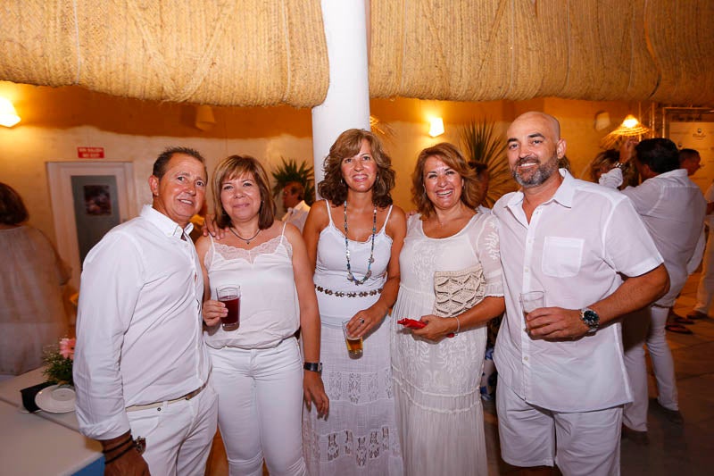 La fiesta veraniega del Mirador de Playa Granada, el centro de eventos de Grupo Abades, congregó a más de 200 personas