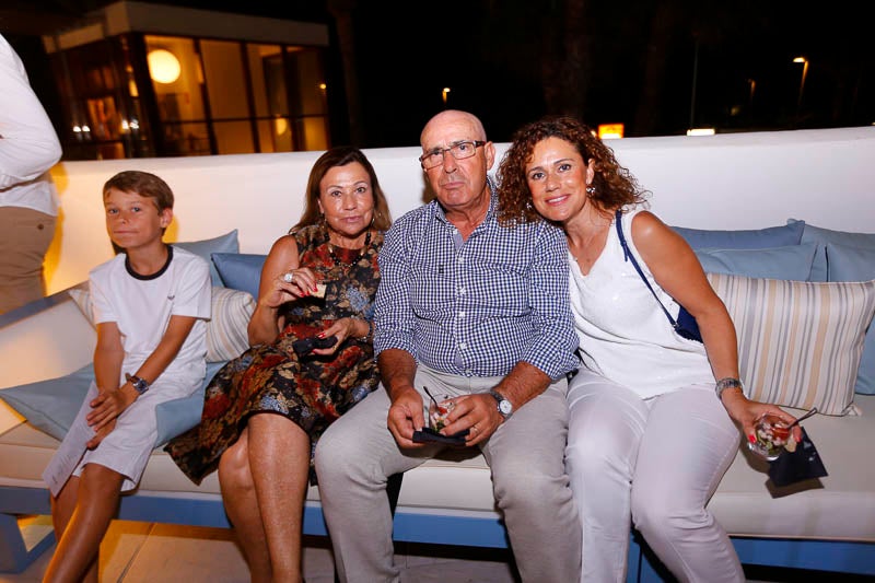 La fiesta veraniega del Mirador de Playa Granada, el centro de eventos de Grupo Abades, congregó a más de 200 personas