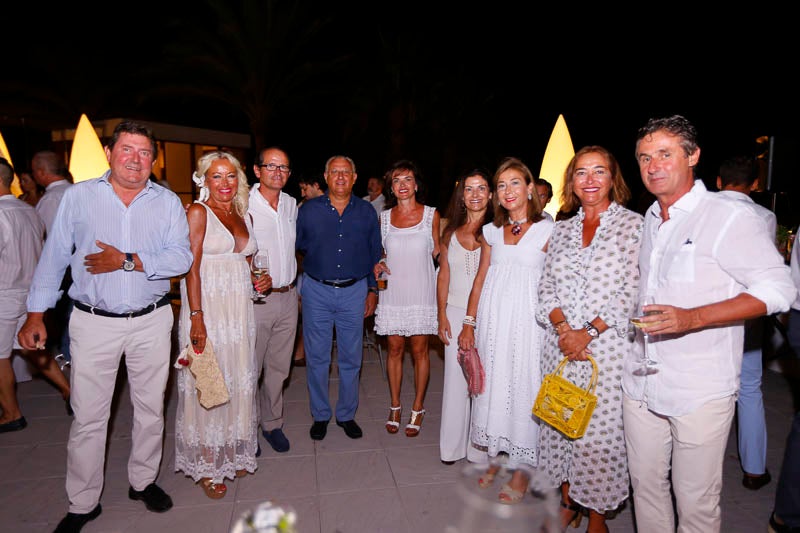 La fiesta veraniega del Mirador de Playa Granada, el centro de eventos de Grupo Abades, congregó a más de 200 personas