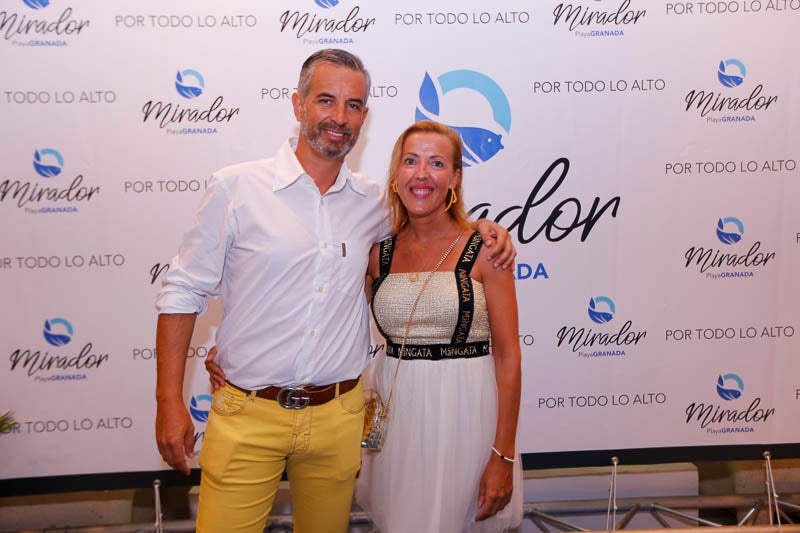 La fiesta veraniega del Mirador de Playa Granada, el centro de eventos de Grupo Abades, congregó a más de 200 personas