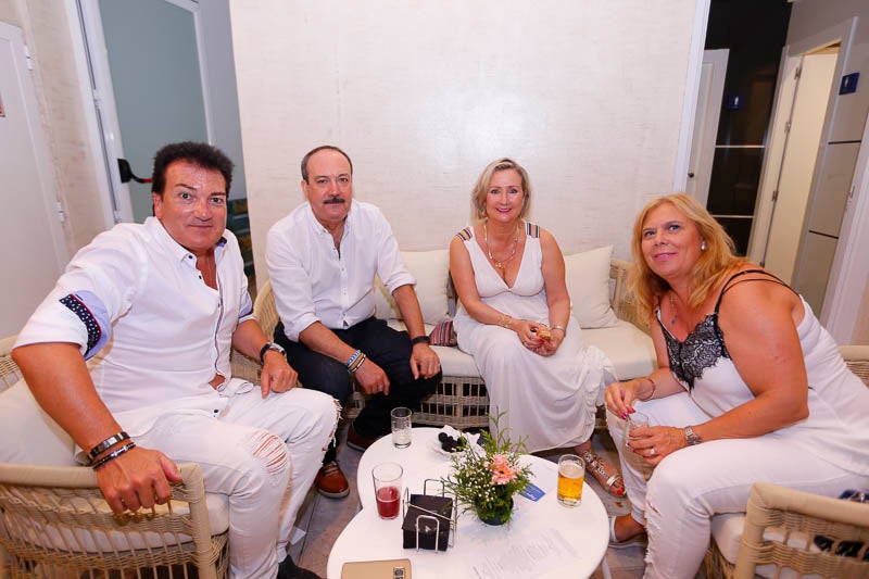 La fiesta veraniega del Mirador de Playa Granada, el centro de eventos de Grupo Abades, congregó a más de 200 personas