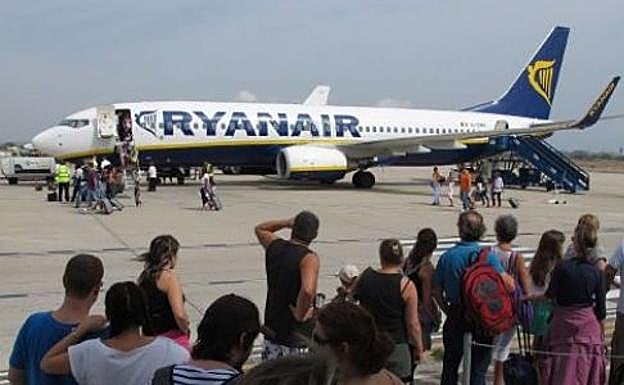 Facua advierte de que la Ley de Navegación Aérea obliga a facturar gratis el equipaje de mano