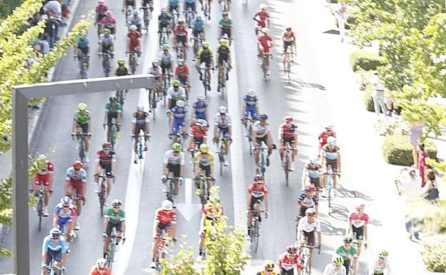 Imagen. La Vuelta saliendo desde Granada a vista de pájaro.