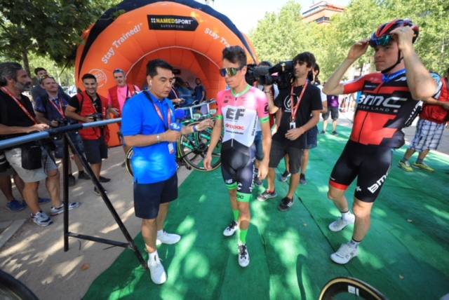 Aluvión de personas en la salida de la carrera desde la capital