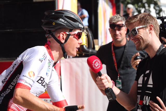 Aluvión de personas en la salida de la carrera desde la capital