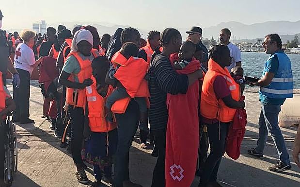 Andalucía pide al Gobierno de Sánchez que también estudie la repatriación de los menores inmigrantes de Marruecos