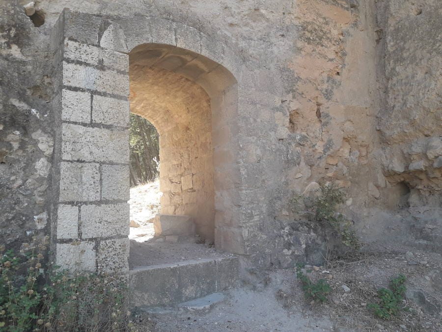 Durante siglos, el Castillo de Santa Catalina ha hospedado a nobles, reyes y vasallos, siendo testigo de la historia de la capital