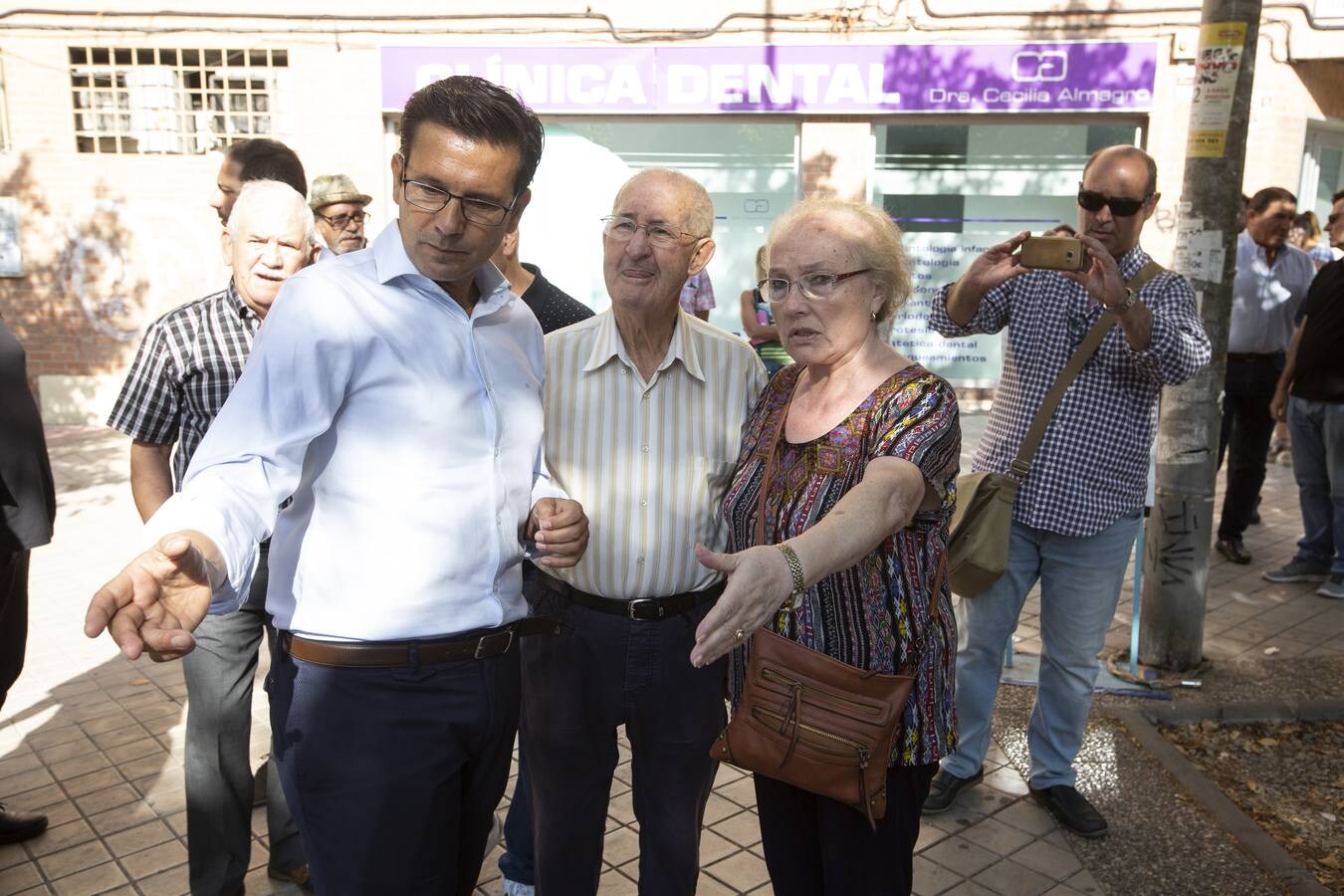 El alcalde de Granada, Francisco Cuenca, y el gerente de Emasagra, Federico Sánchez, presentan el proyecto de remodelación de la Carretera de Málaga