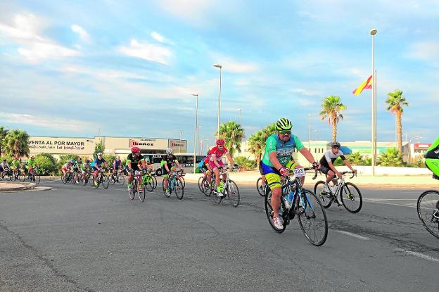 Medio centenar de participantes protagonizaron una magnífica jornada de ciclismo por las carreteras del Poniente almeriense.