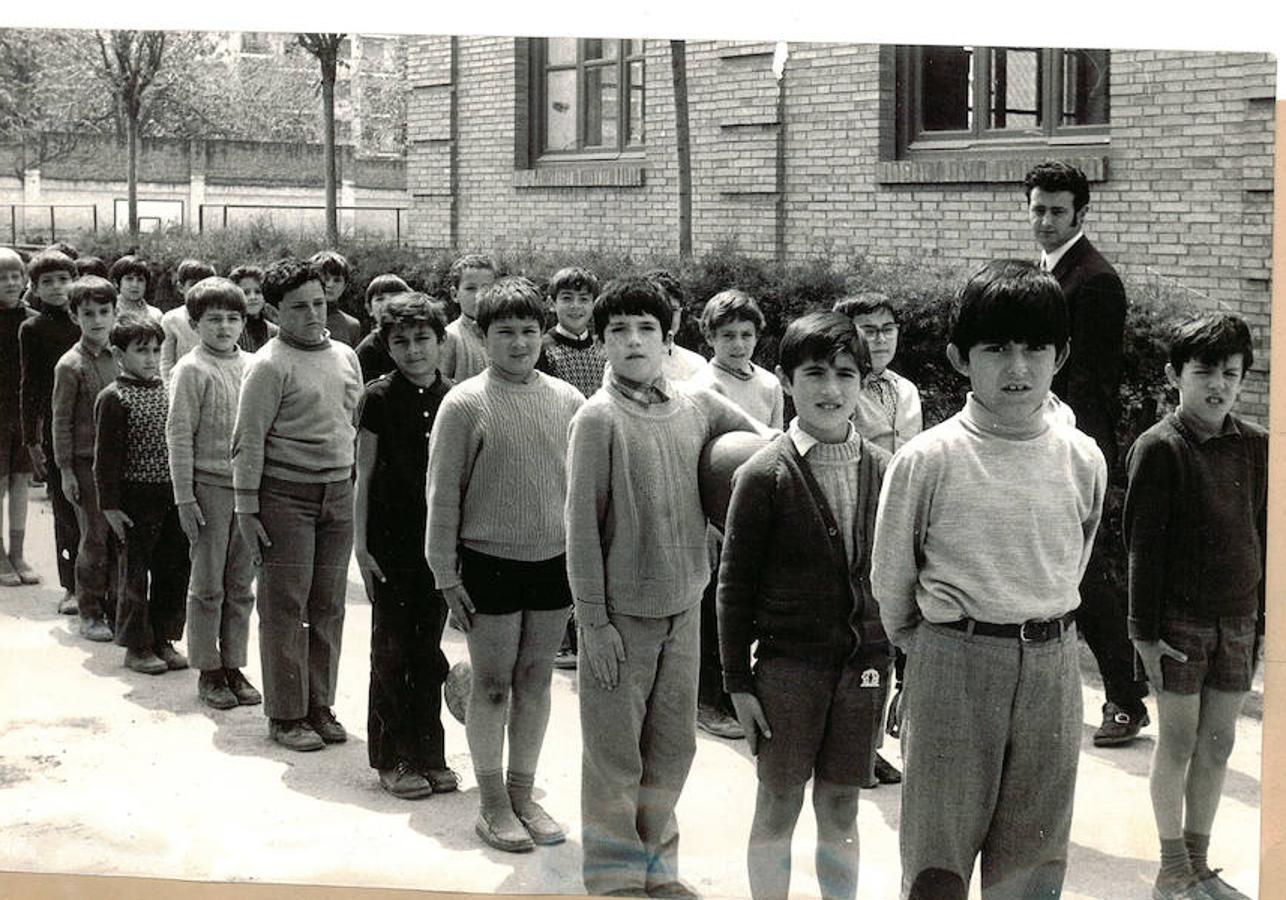 Los chicos de Maristas en su primer día de cole en 1972