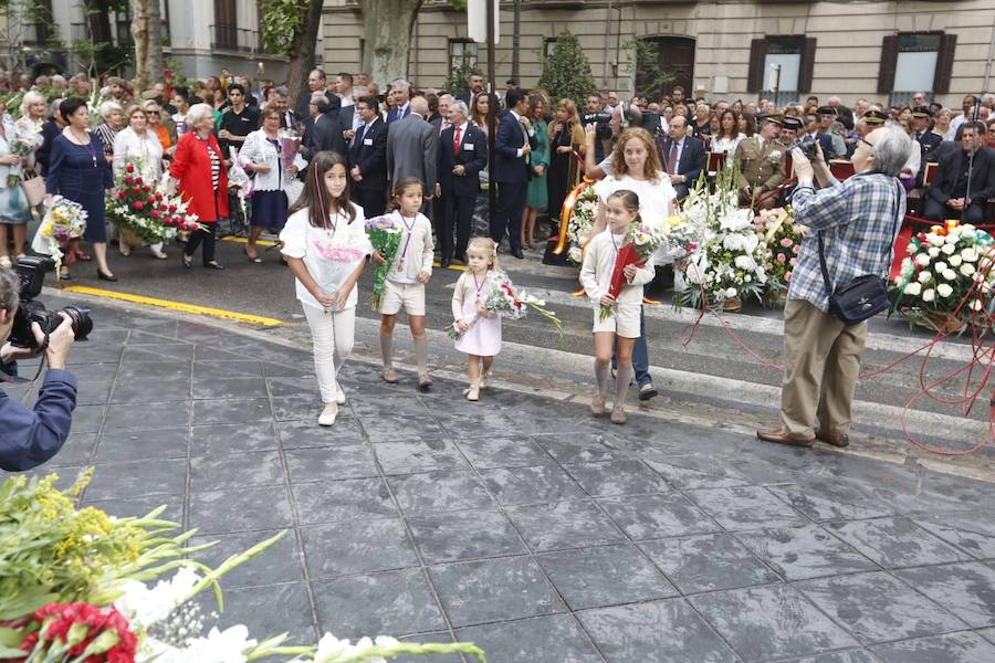 En la puerta de la basílica ya se han escuchado los primeros cantes y bailes de Granada a la Virgen de las Angustias