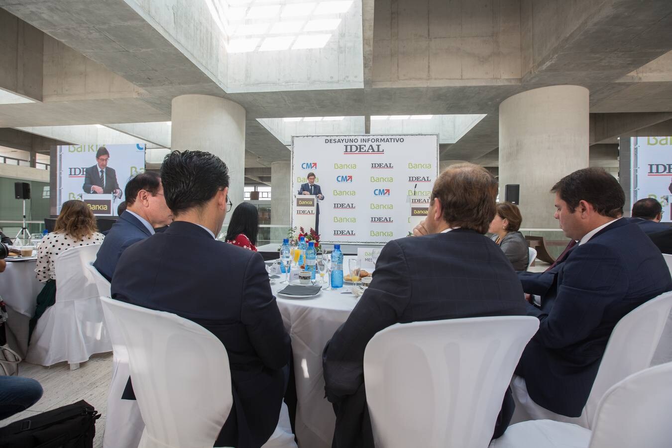 El presidente de Bankia, José Ignacio Goirigolzarri, participa en un desayuno informativo organizado por IDEAL