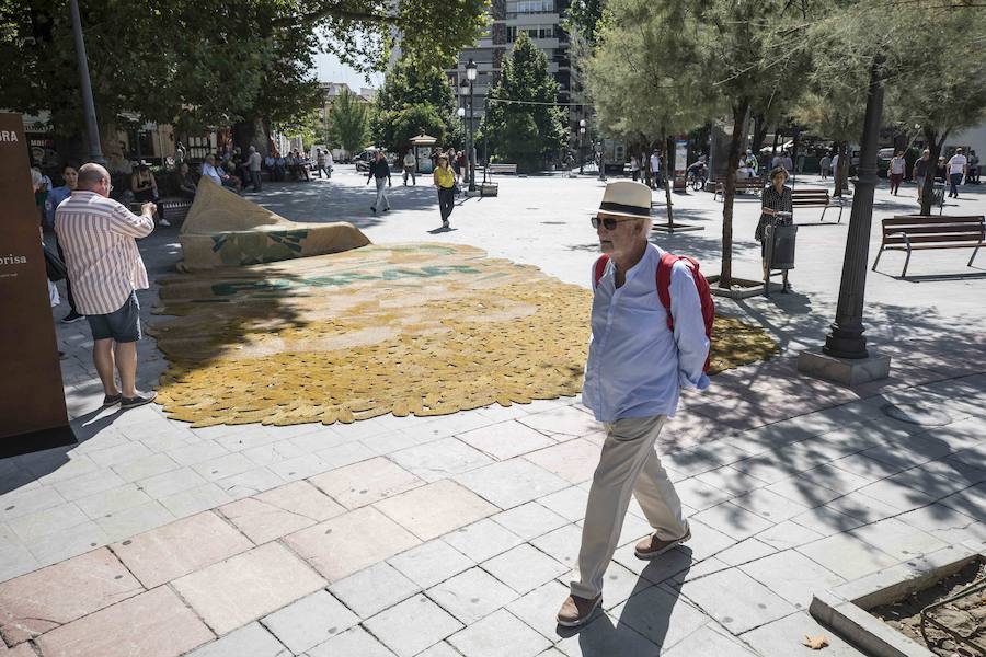 Hasta final de mes, la ciudad se convierte en una gran sala de exposición que acoge las obras de los artistas reunidos por Cervezas Alhambra