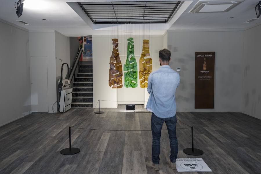 Hasta final de mes, la ciudad se convierte en una gran sala de exposición que acoge las obras de los artistas reunidos por Cervezas Alhambra