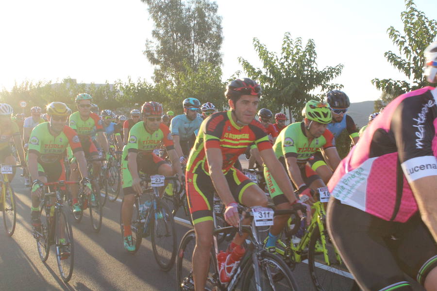 Medio millar de ciclistas han tomado la salida en 'Las 4 Cimas'