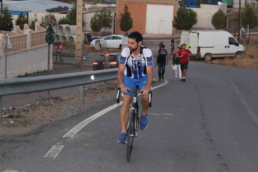 Medio millar de ciclistas han tomado la salida en 'Las 4 Cimas'