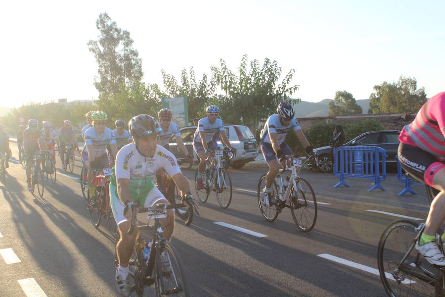 Medio millar de ciclistas han tomado la salida en 'Las 4 Cimas'