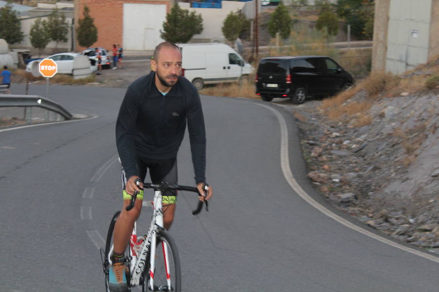 Medio millar de ciclistas han tomado la salida en 'Las 4 Cimas'