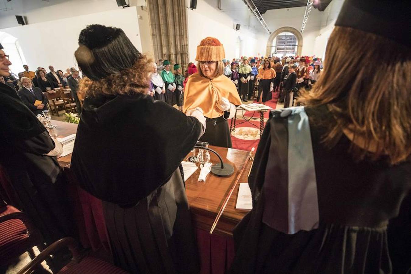 Fotos: La procesión de profesores y estudiantes abre el curso en la UGR