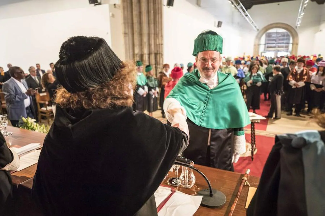 Fotos: La procesión de profesores y estudiantes abre el curso en la UGR