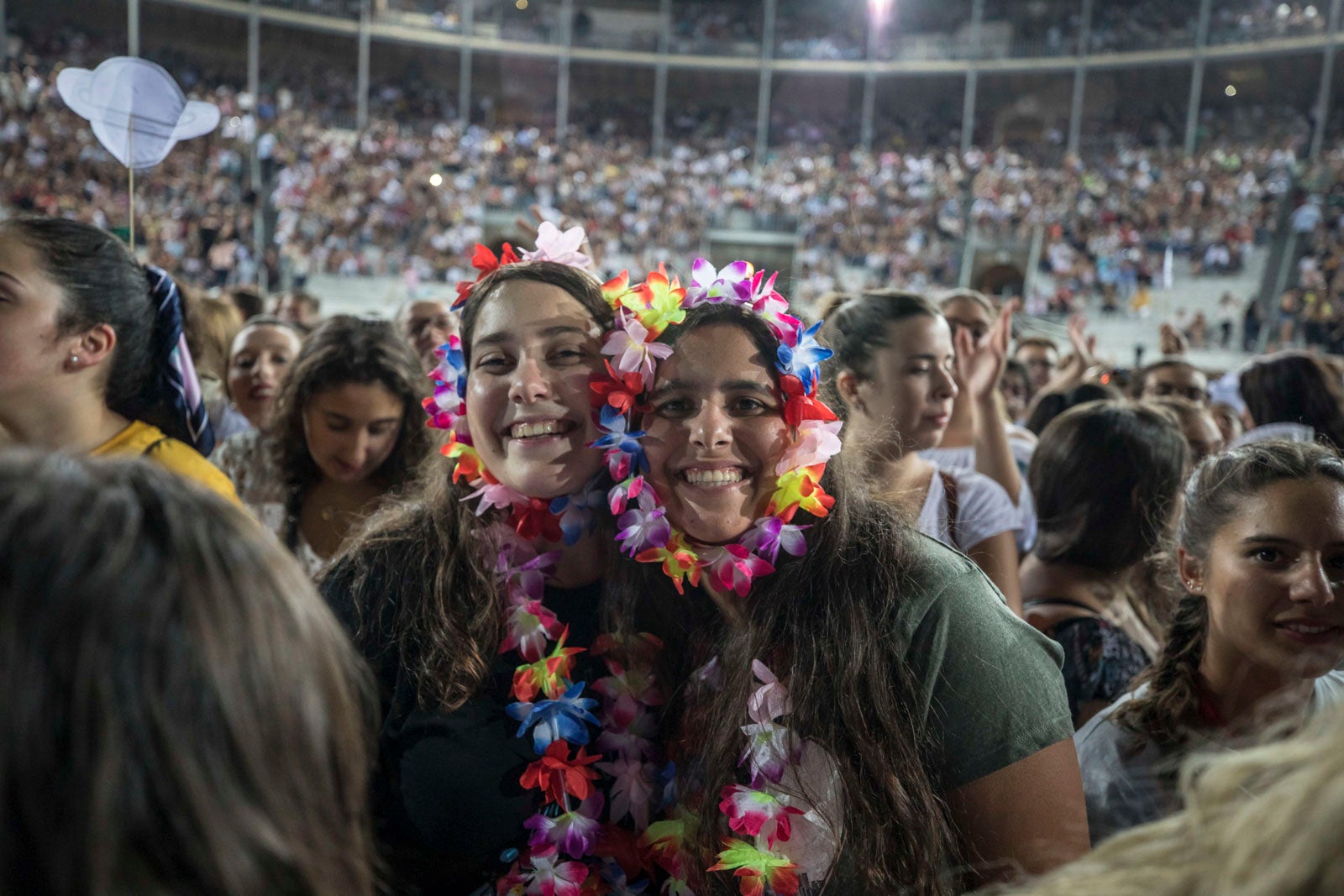 Un público entregado recibe a Pablo Alborán en el escenario granadino