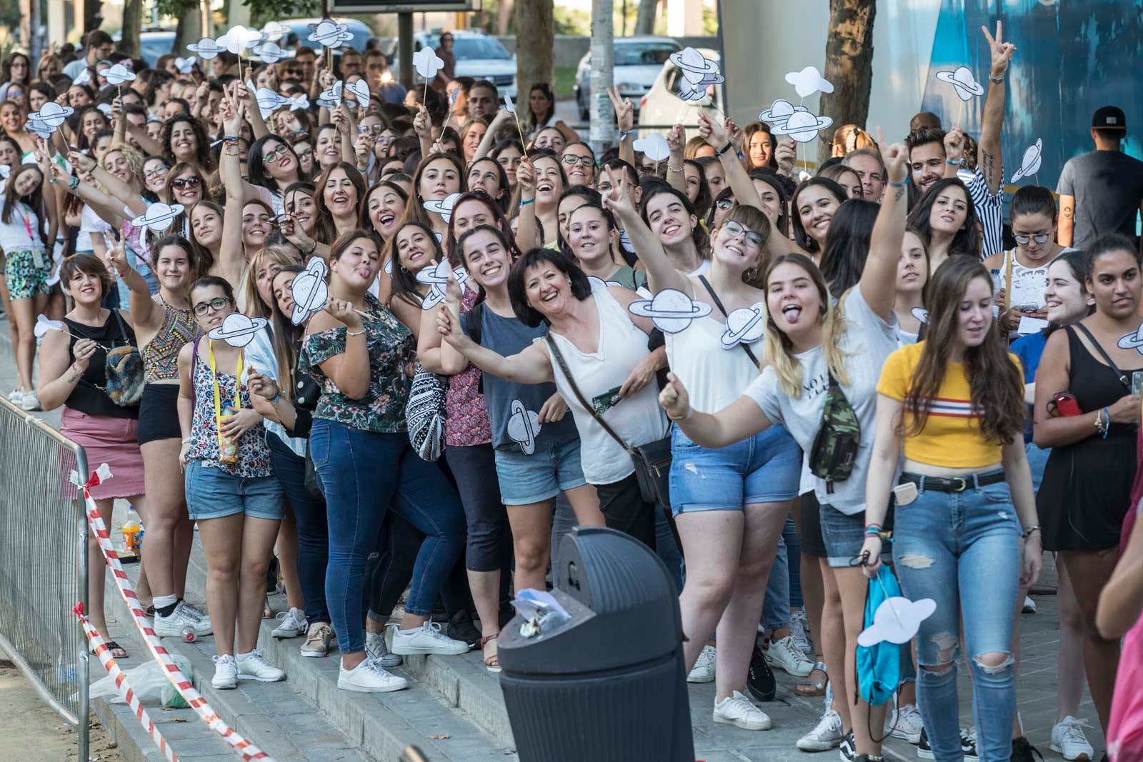 Colas interminables para acceder al concierto del cantante malagueño