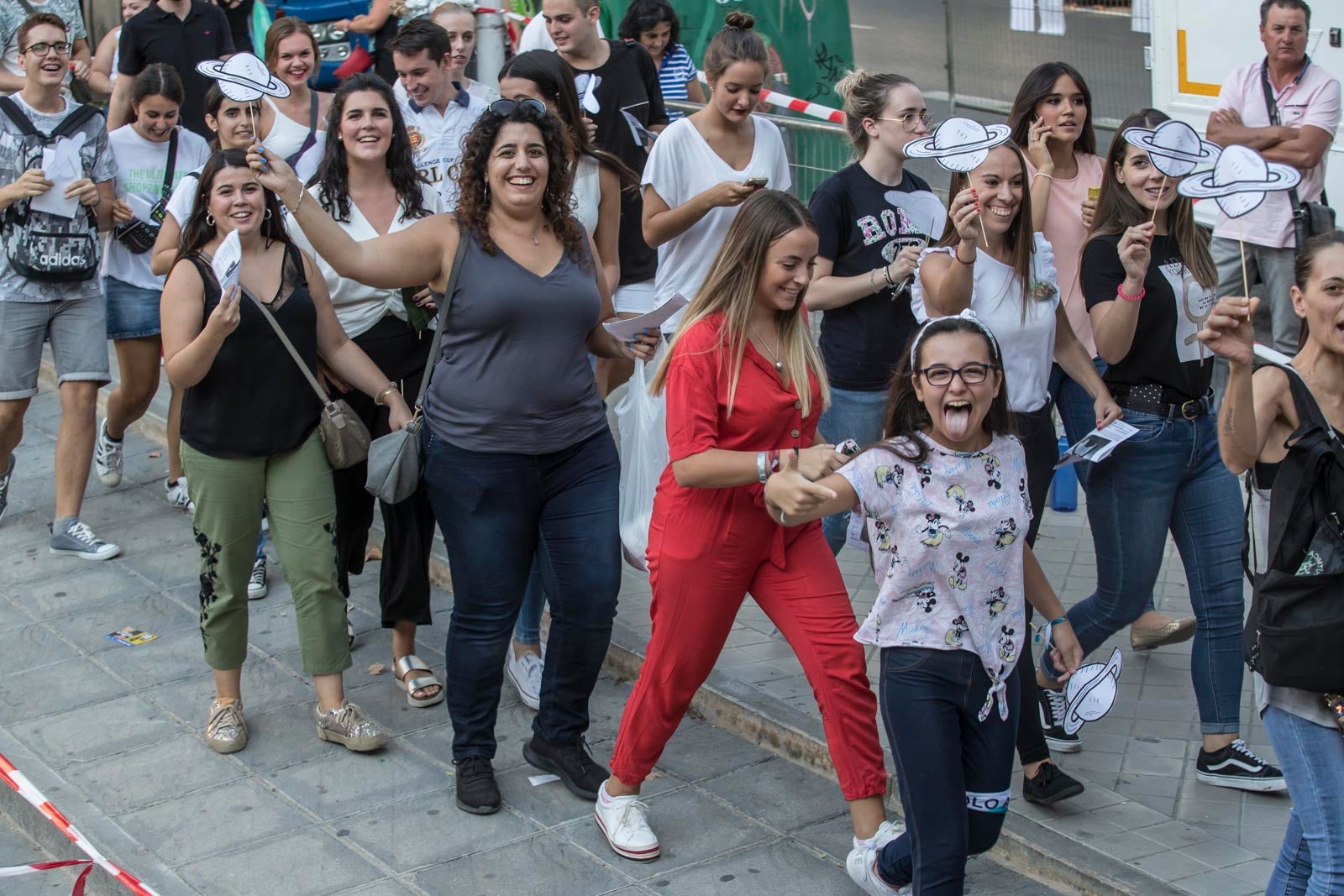 Colas interminables para acceder al concierto del cantante malagueño