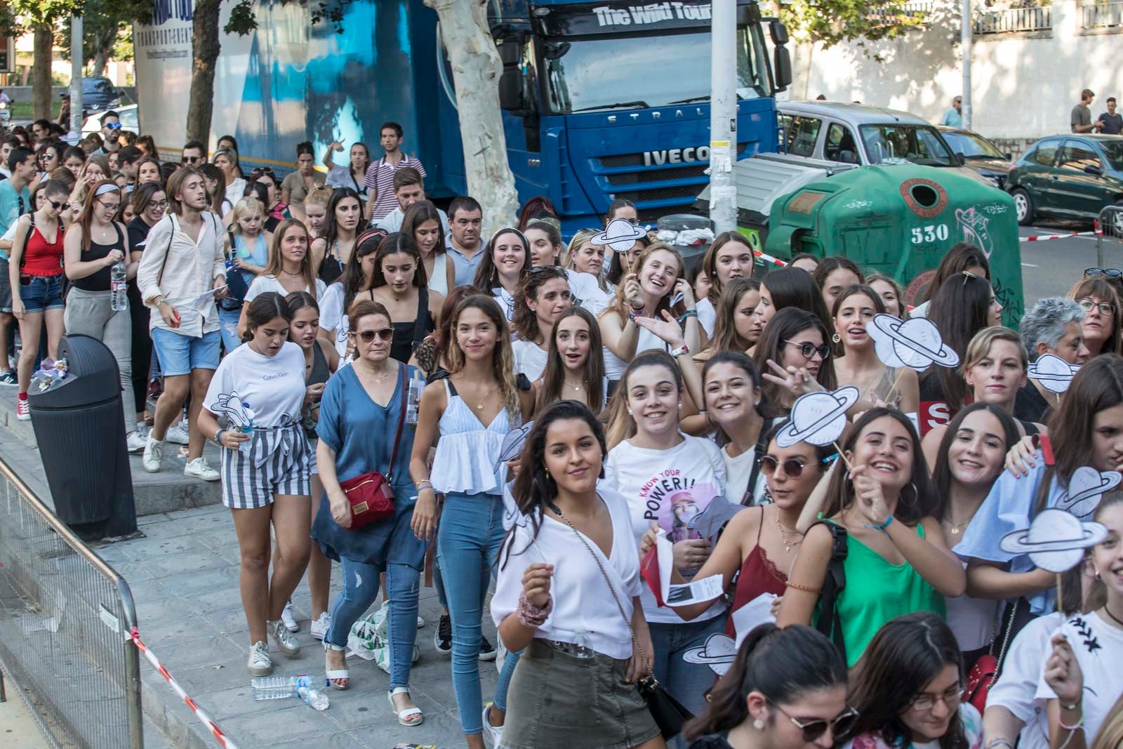 Colas interminables para acceder al concierto del cantante malagueño