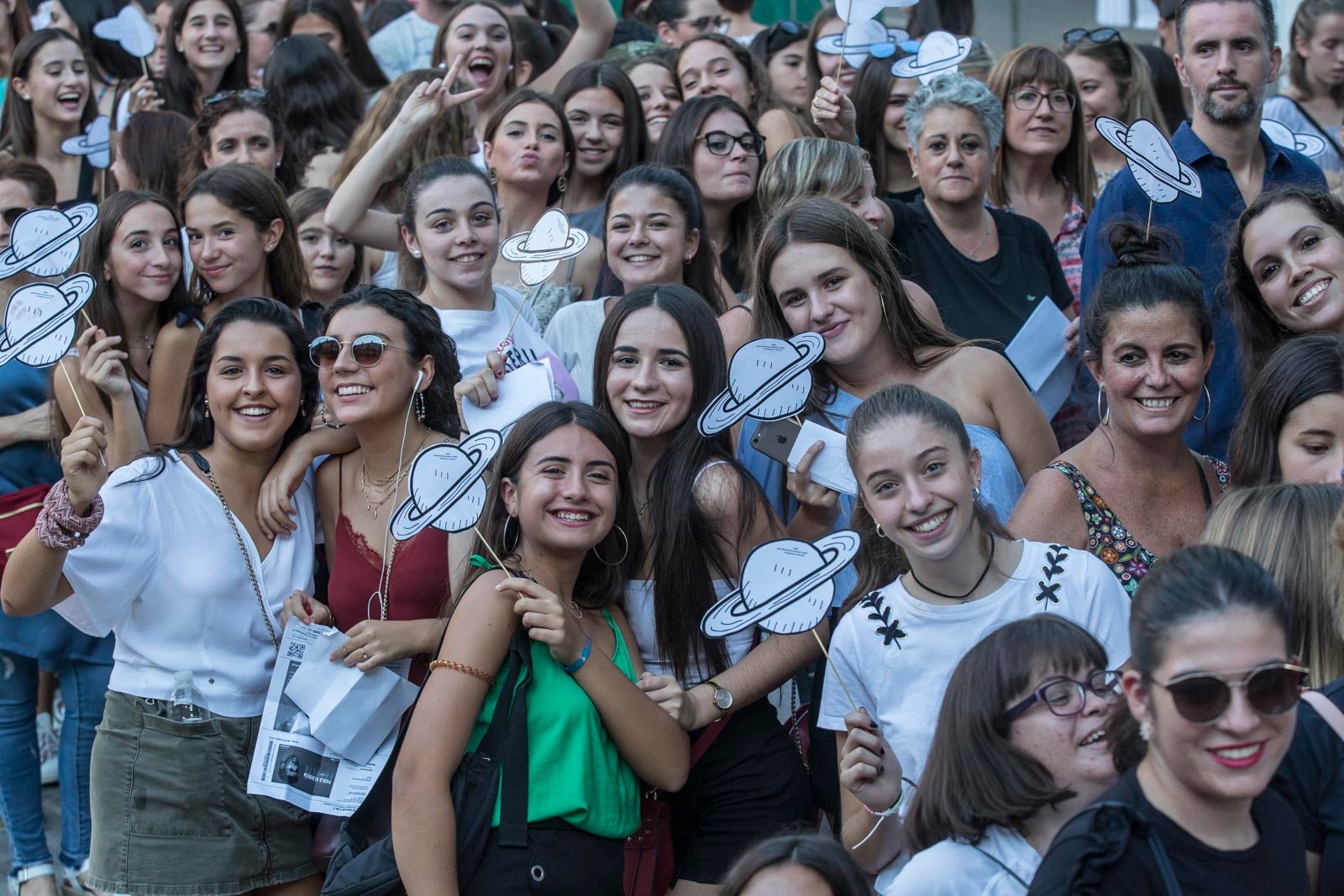 Colas interminables para acceder al concierto del cantante malagueño