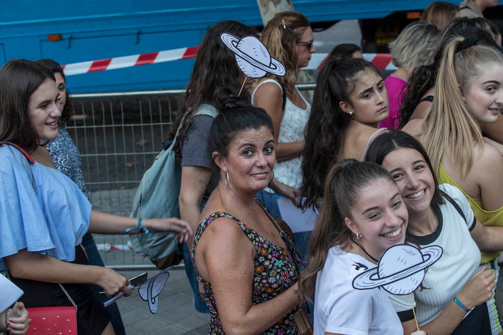 Colas interminables para acceder al concierto del cantante malagueño