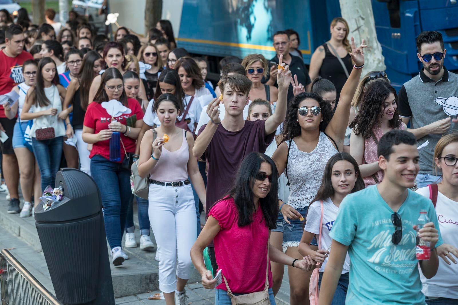 Colas interminables para acceder al concierto del cantante malagueño