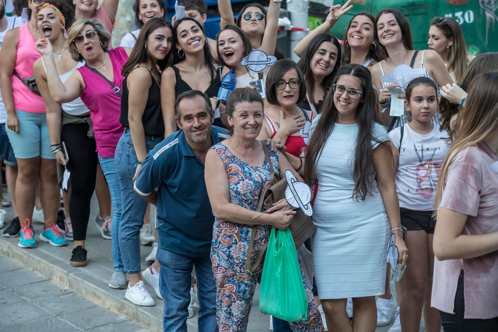 Colas interminables para acceder al concierto del cantante malagueño