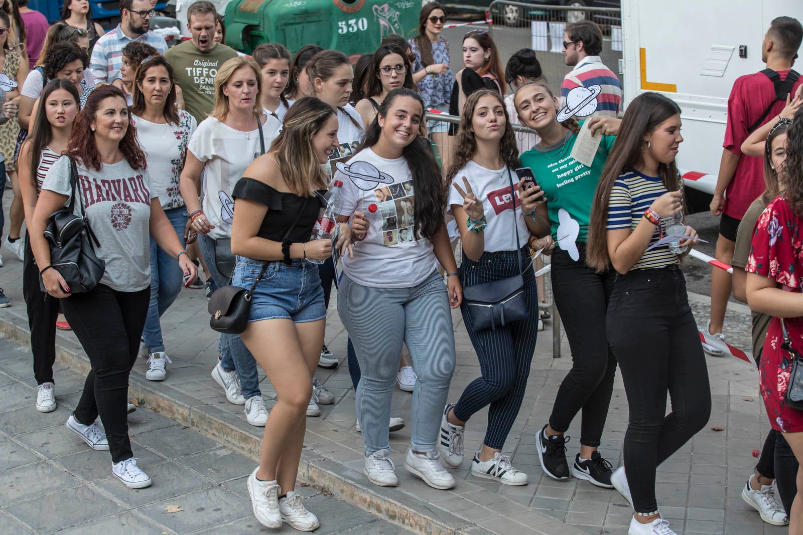 Colas interminables para acceder al concierto del cantante malagueño