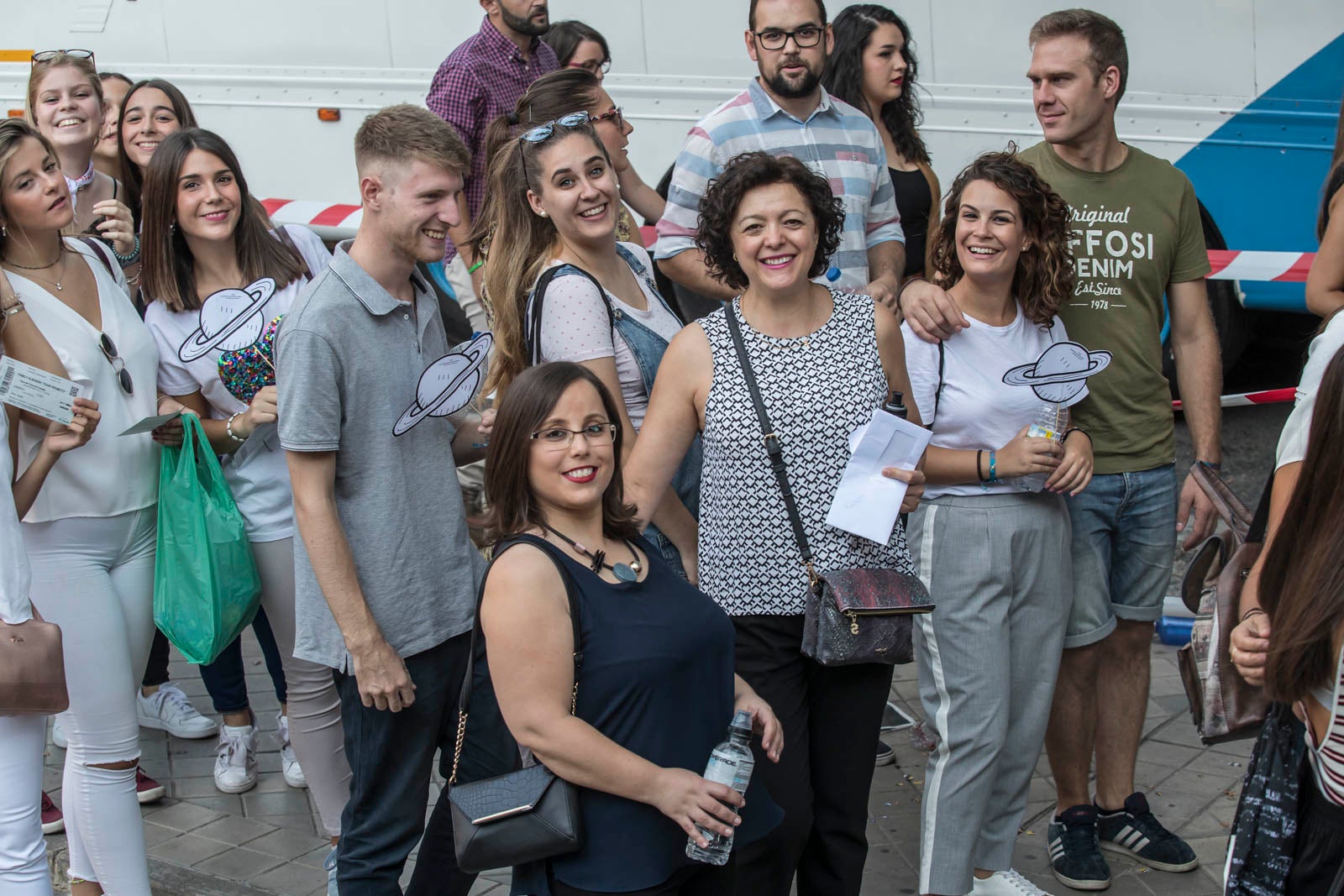 Colas interminables para acceder al concierto del cantante malagueño