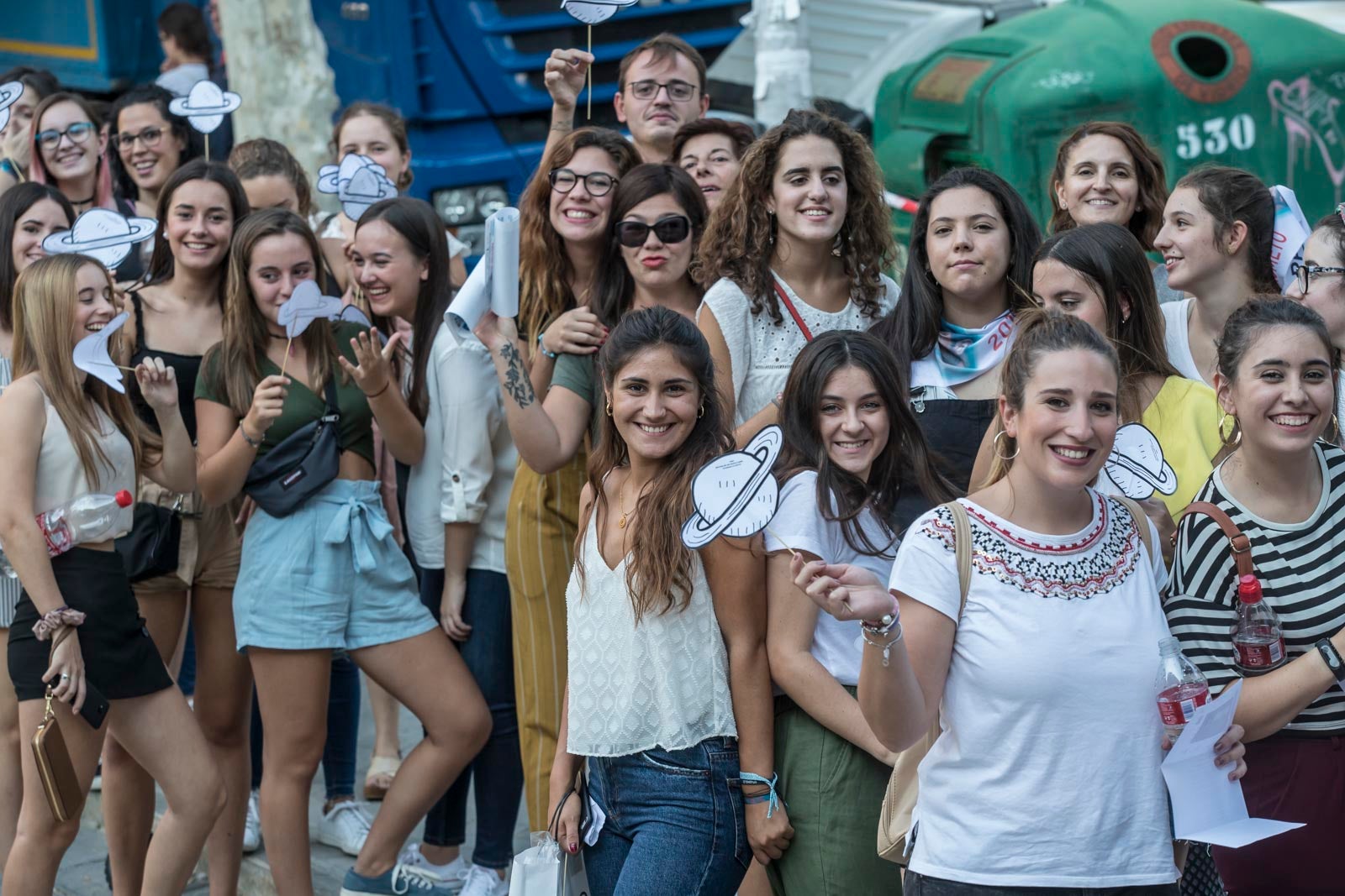 Colas interminables para acceder al concierto del cantante malagueño