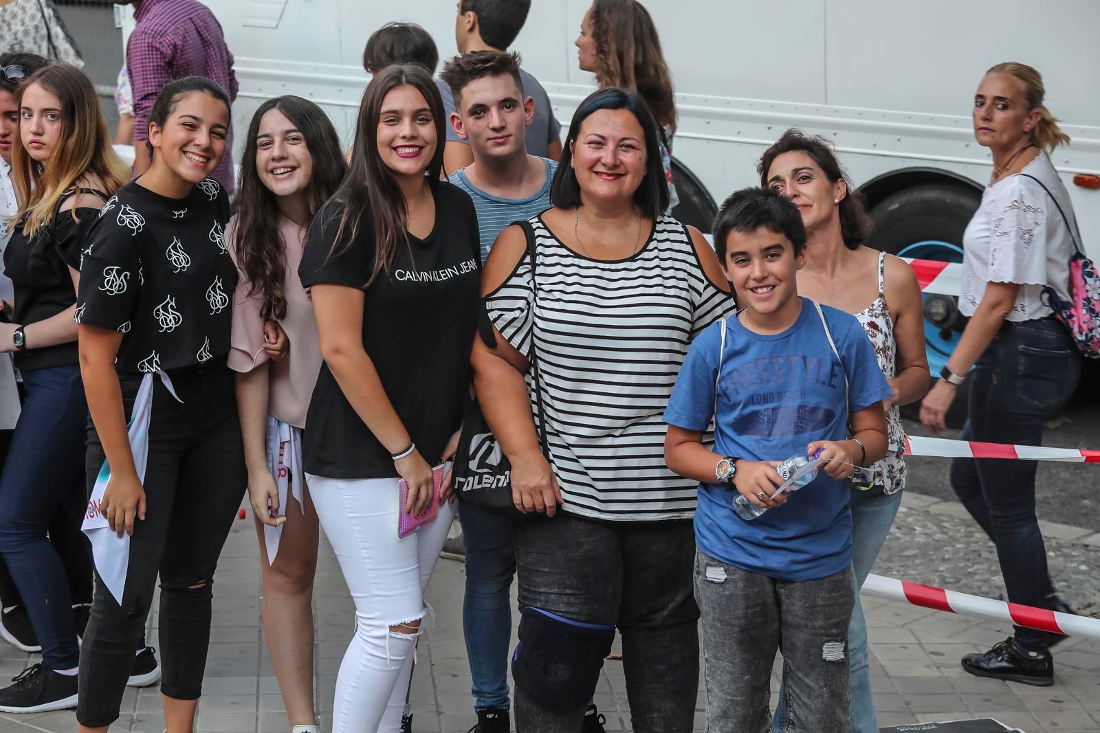 Colas interminables para acceder al concierto del cantante malagueño