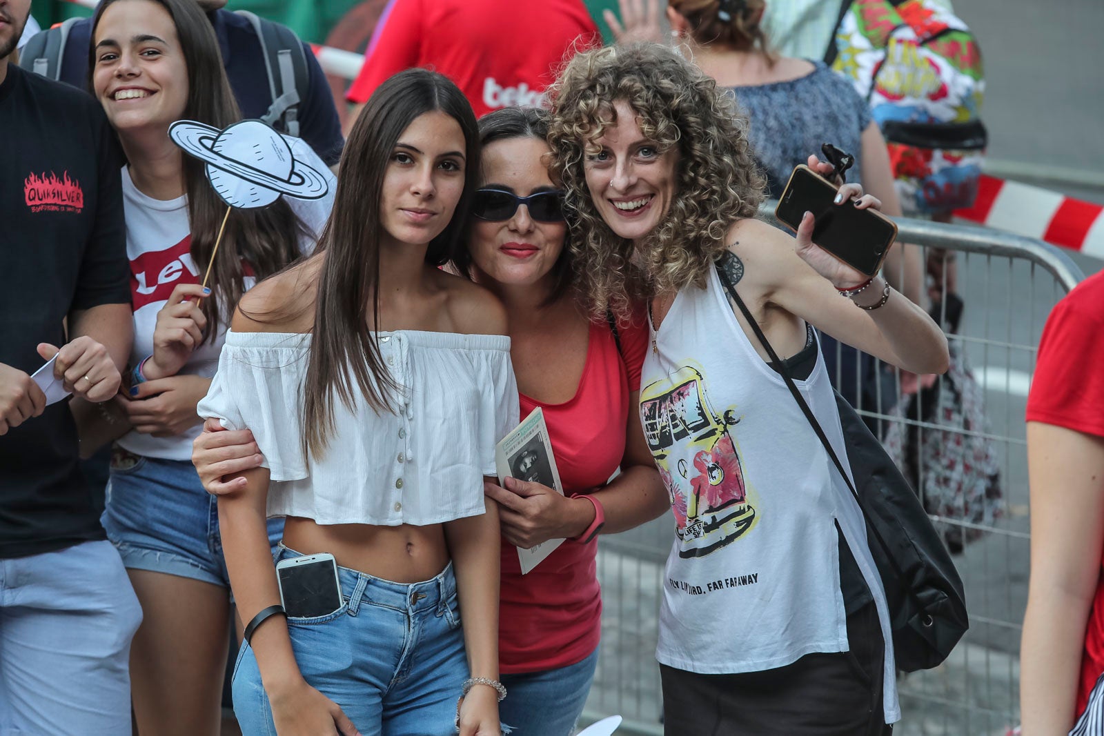 Colas interminables para acceder al concierto del cantante malagueño