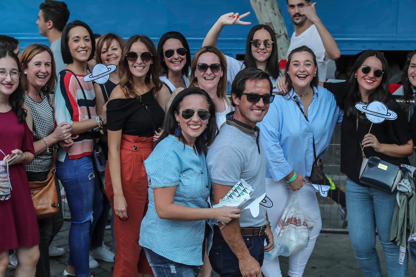 Colas interminables para acceder al concierto del cantante malagueño