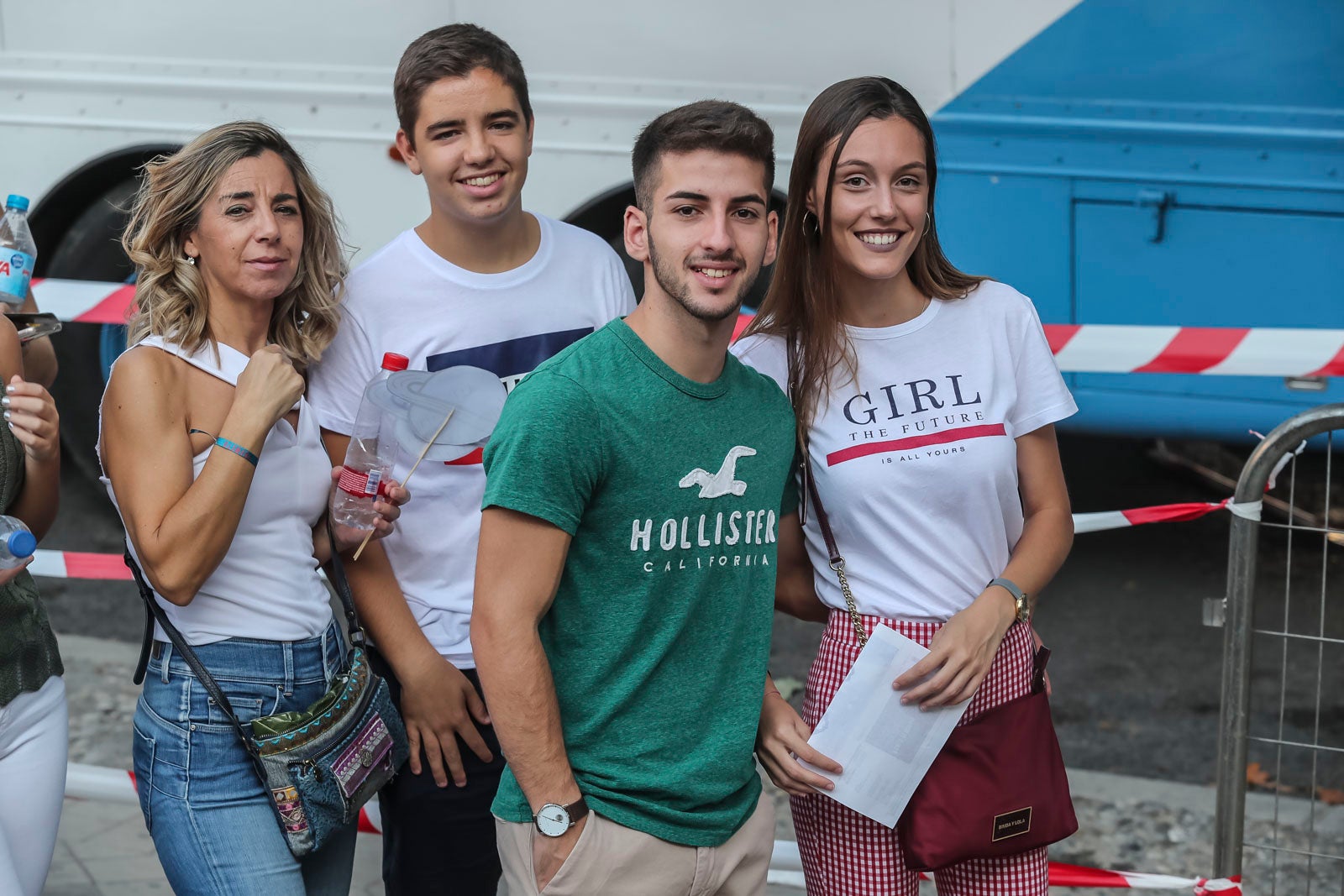 Colas interminables para acceder al concierto del cantante malagueño