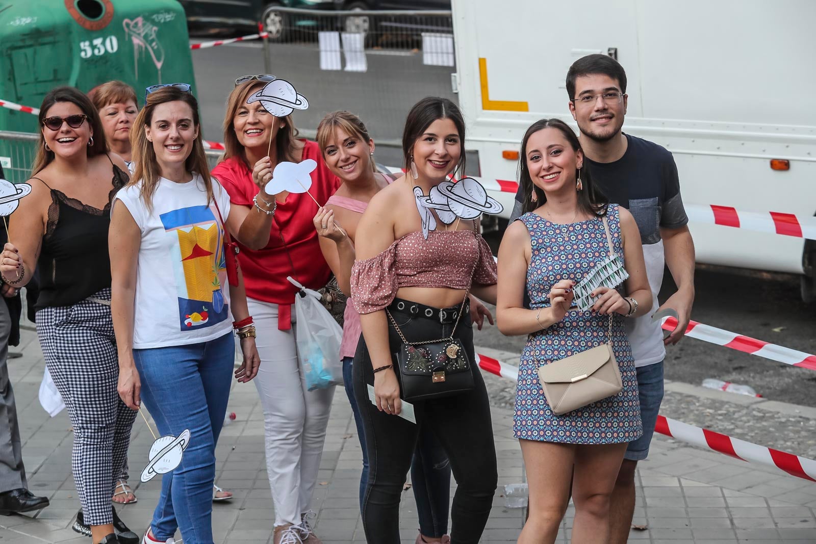 Colas interminables para acceder al concierto del cantante malagueño