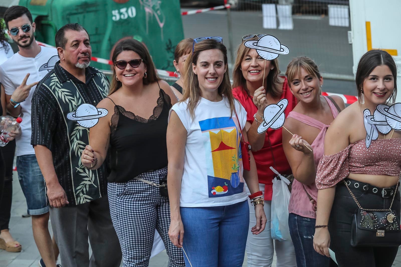 Colas interminables para acceder al concierto del cantante malagueño