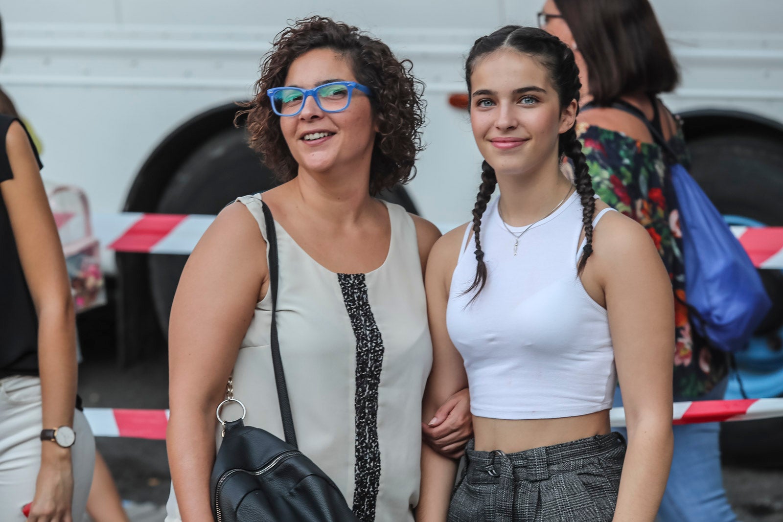 Colas interminables para acceder al concierto del cantante malagueño