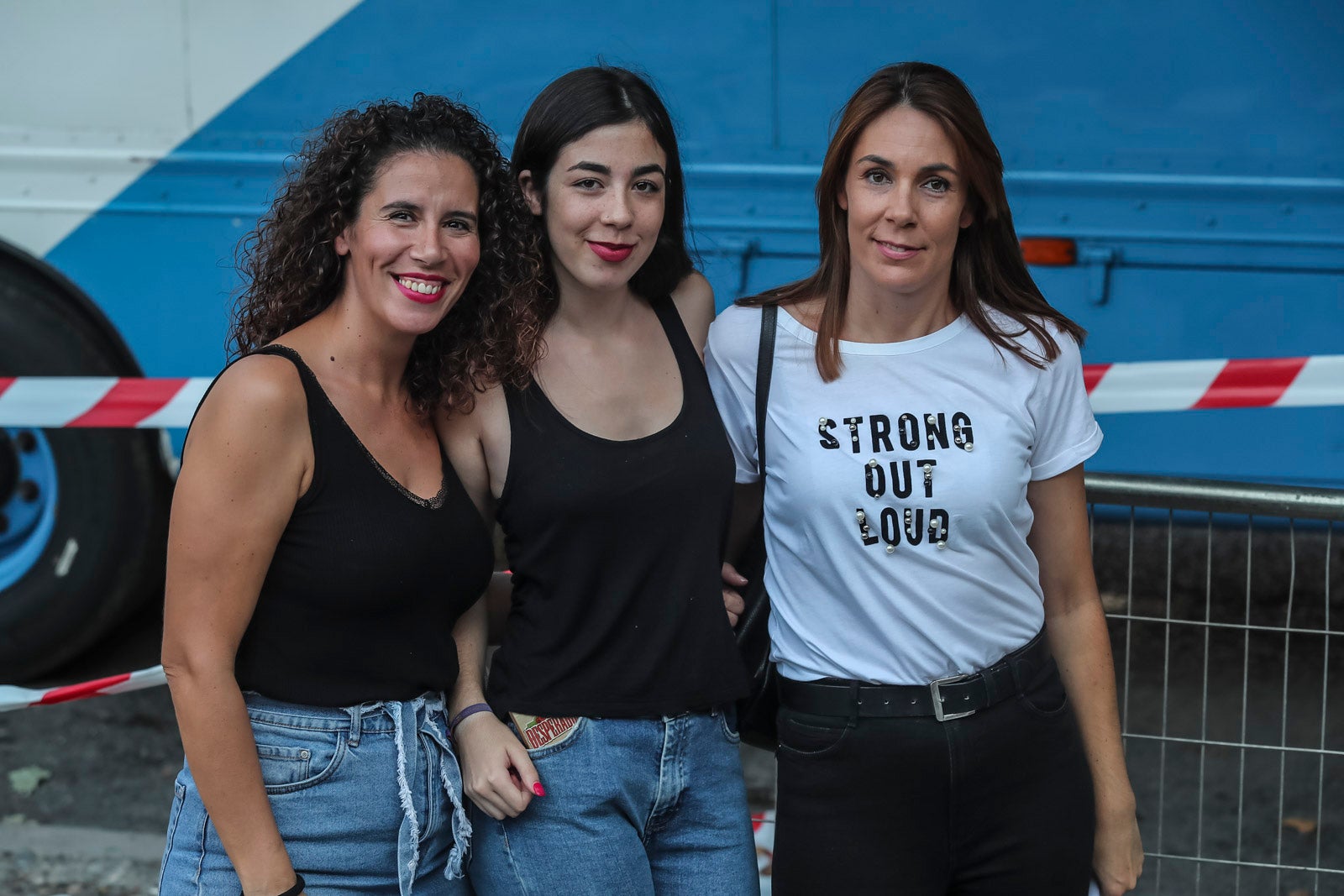 Colas interminables para acceder al concierto del cantante malagueño