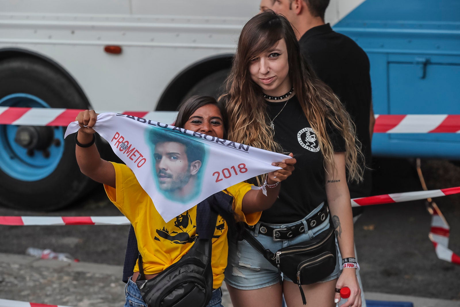 Colas interminables para acceder al concierto del cantante malagueño