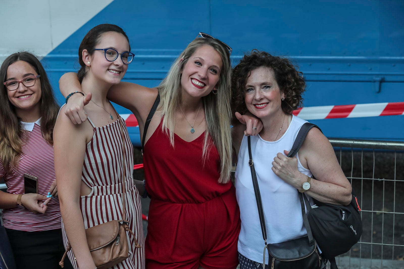 Colas interminables para acceder al concierto del cantante malagueño