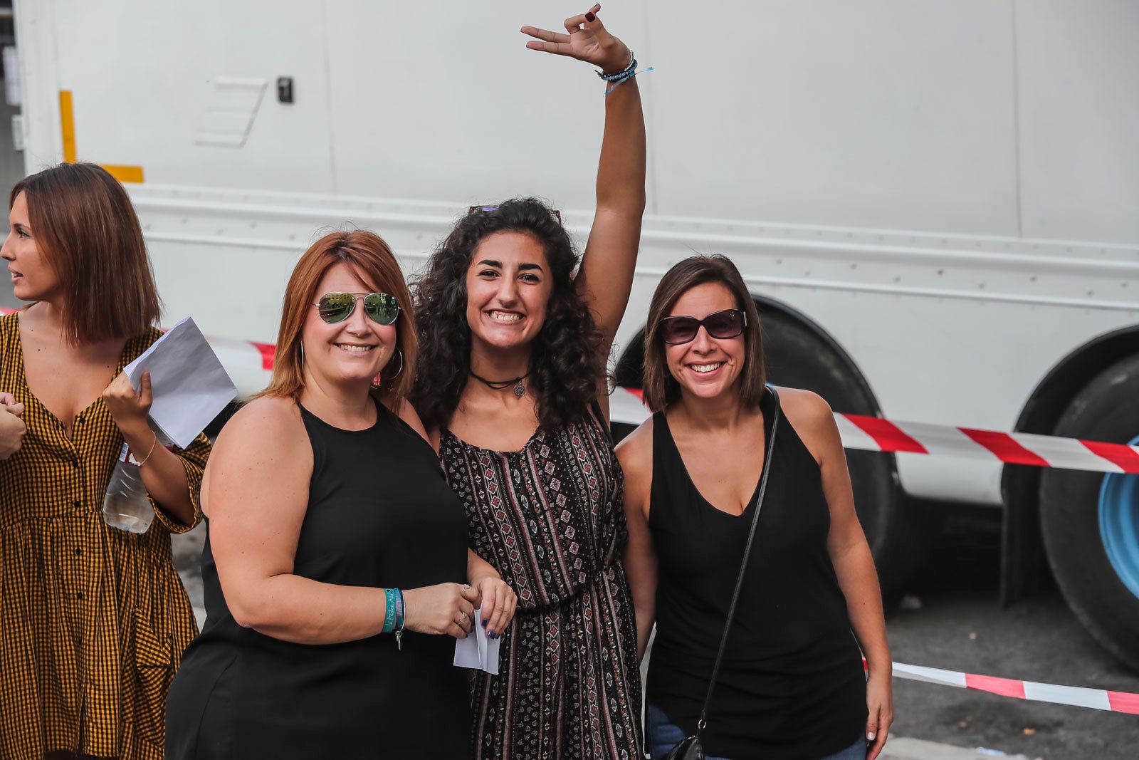 Colas interminables para acceder al concierto del cantante malagueño