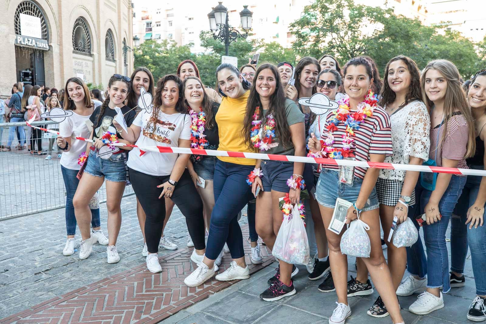 Colas interminables para acceder al concierto del cantante malagueño